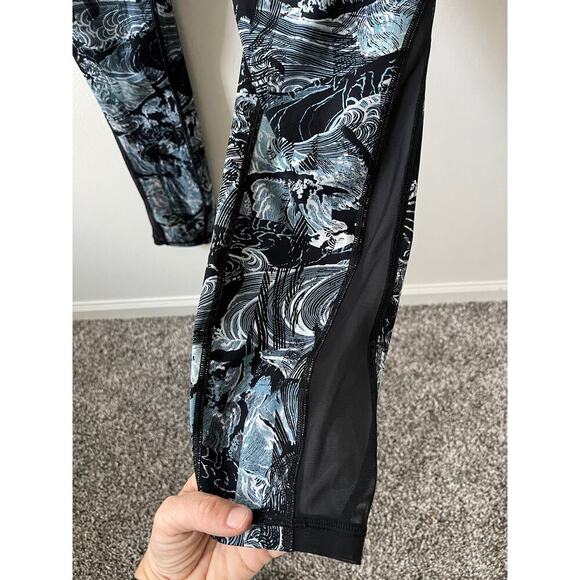 Lululemon wave pattern leggings women's size 12 - Picture 3 of 5